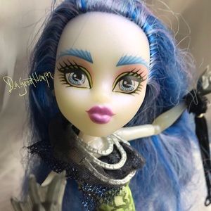 Mattel Monster High Doll Sirena Von Boo Doll Freaky Fusion Mermaid , Barbie